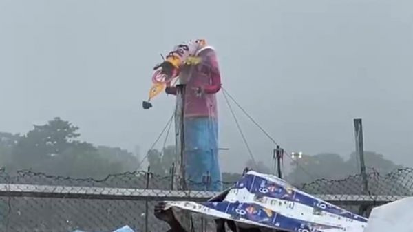 रावण दहन पर बारिश ने फेरा पानी, तेज बारिश से कई जगह पर दहन से पहले ही पुतला गलकर ढहा