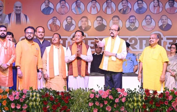 डब्लू आर एस कॉलोनी में रावण दहन: राज्यपाल रमेन डेका और मुख्यमंत्री विष्णु देव साय की उपस्थिति में उमड़ा उत्साह