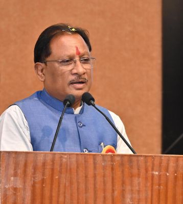 नारायणपुर में 16 माओवादी कैडरों ने किया आत्मसमर्पण, मुख्यमंत्री बोले- बस्तर बदल रहा है &mdash; अब यहां विकास और विश्वास की बयार बह रही है