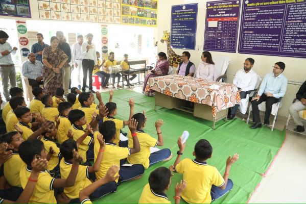 केन्द्र सरकार की अतिरिक्त सचिव पहुंची कांकेर: मावा मोदोल एवं श्रवण बाधितार्थ विद्यालय का किया निरीक्षण