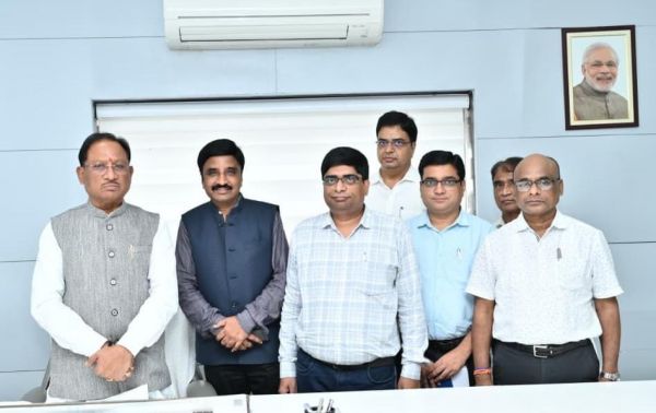 कर्मचारी-अधिकारी फेडरेशन और जनसंपर्क अधिकारी संघ का संयुक्त प्रतिनिधिमंडल ने की मुख्यमंत्री से मुलाकात