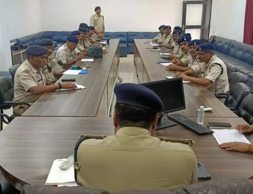 दुर्ग SSP ने यातायात पुलिस की समीक्षा बैठक ली 