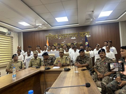 सुकमा में 27 नक्सलियों ने किया आत्मसमर्पण 