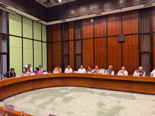 रायपुर सांसद बृजमोहन अग्रवाल ने रसायन एवं उर्वरक समिति की पहली बैठक में रखे कृषि सशक्तिकरण के सुझाव