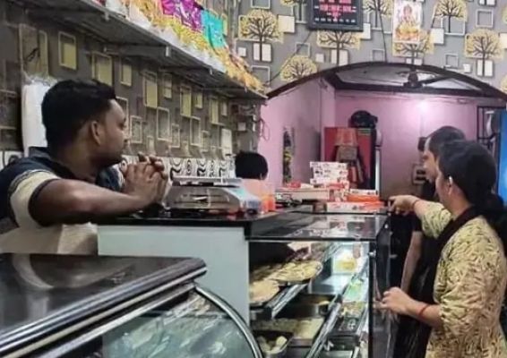 होटलों में खाद्य विभाग की रेड, मिठाइयों के लिए गए सैंपल