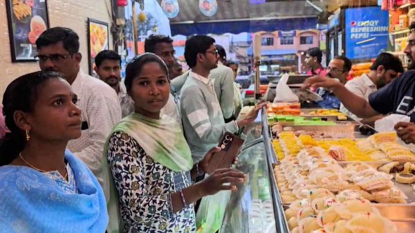 हिंसा का अंधकार छोड़ मुख्यधारा की रोशनी में साथियों के साथ जानसी और जुनकी ने पहली बार मनाई दीपावली