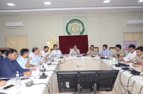 प्रधानमंत्री नरेंद्र मोदी के राजधानी प्रवास को लेकर कलेक्टर की अध्यक्षता में हुई महत्वपूर्ण बैठक