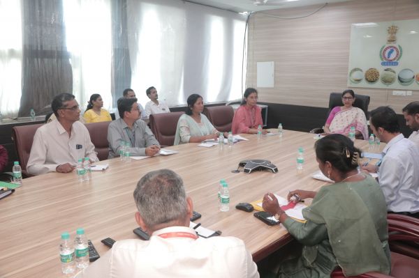 महिला सशक्तिकरण और स्वास्थ्य सुधार की दिशा में उल्लेखनीय कदम : नियद नेल्ला नार योजना के ग्रामों के बीपीएल परिवारों को मिलेगी उज्ज्वला गैस कनेक्शन में प्राथमिकता