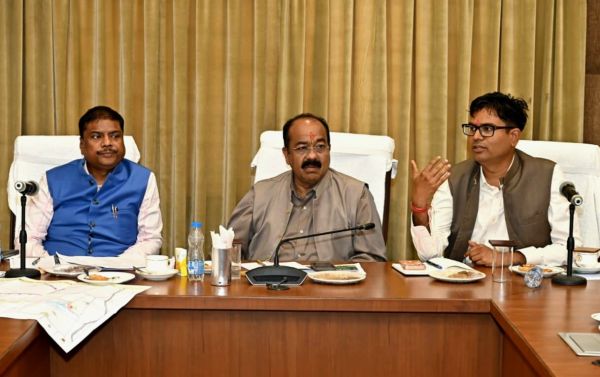 उप मुख्यमंत्री व मंत्रियों ने की राज्योत्सव व प्रधानमंत्री के रायपुर दौरे की तैयारियों की समीक्षा, अधिकारियों को दिए आवश्यक दिशा-निर्देश
