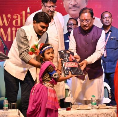 मुख्यमंत्री ने दिव्यांग बच्चों के संग बांटी दीपावली की खुशियां