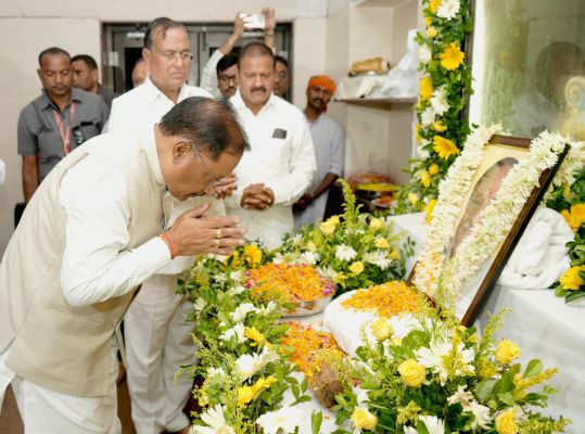 मुख्यमंत्री ने पूर्व विधानसभा उपाध्यक्ष स्वर्गीय बनवारी लाल अग्रवाल को दी श्रद्धांजलि, अग्रसेन भवन कोरबा में पगड़ी रस्म कार्यक्रम में शामिल होकर किया नमन