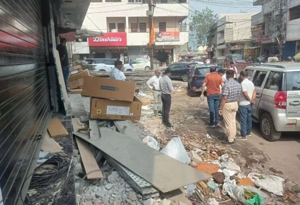 अतिक्रमण करने वाले 20 व्यवसायियों पर 28,100 रुपये की हुई चालानी कार्रवाई  