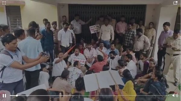 नगरपालिका में जमकर फर्जीवाड़े के विरोध में कांग्रेस ने खोला मोर्चा, विधायक के नेतृत्व में निकाली जनाक्रोश रैली