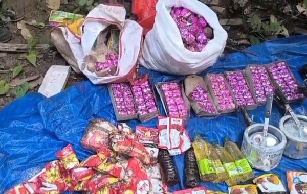 नक्सलियों की बड़ी साजिश नाकाम: जंगल में तीन स्थानों से भारी मात्रा में IED बनाने का सामान बरामद
