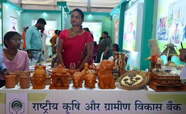 नाबार्ड की मदद से महिला समूह बन रहे आत्मनिर्भर