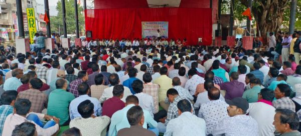 धान खरीदी से पहले अनिश्चितकालीन हड़ताल पर सहकारी समिति कर्मचारी और कंप्यूटर ऑपरेटर, चार सूत्रीय मांगों को लेकर पांच संभागों में प्रदर्शन शुरू