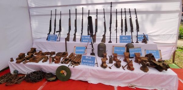 सुरक्षाबलों की बड़ी कामयाबी : नक्सलियों की ऑर्डिनेंस फैक्ट्री ध्वस्त, 17 रायफल समेत हथियारों का जखीरा बरामद