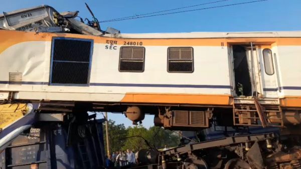 मृतकों के परिवार को 10 लाख, गंभीर रूप से घायलों को 5 लाख और सामान्य घायलों को एक लाख देने का ऐलान, रेलवे प्रशासन ने की घोषणा