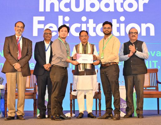 छत्तीसगढ़ के युवा नवाचार से रच रहे तकनीकी भविष्य &ndash; मुख्यमंत्री ने किया आइडियाथॉन विजेताओं का सम्मान