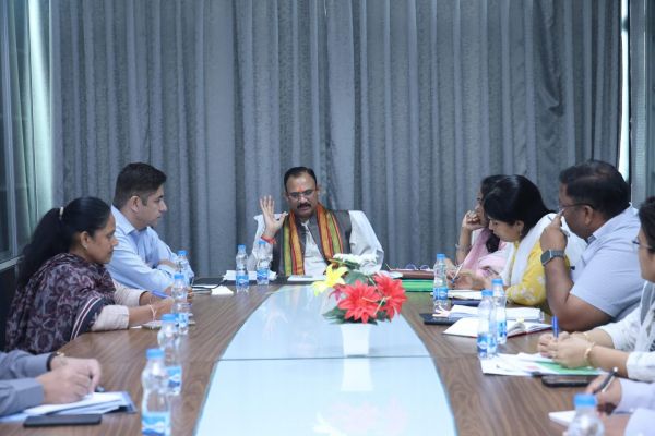 स्वास्थ्य मंत्री श्याम बिहारी जायसवाल ने की विभागीय कार्यों/योजनाओं की समीक्षा