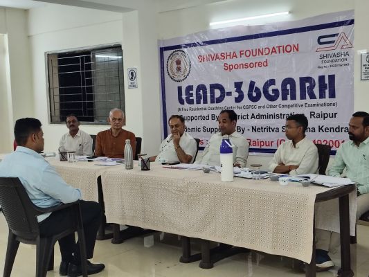 कलेक्टर डॉ. गौरव सिंह तथा विषय विशेषज्ञों की 2 पैनल की टीम ले रही सीजीपीएससी परीक्षा के लिए मॉक इंटरव्यू