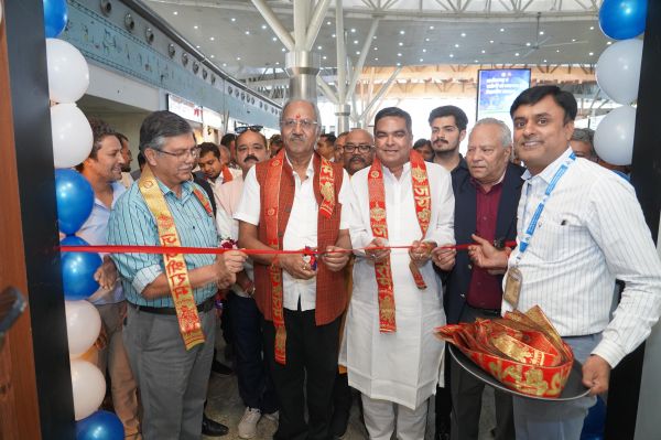 रायपुर एयरपोर्ट पर यात्री सुविधाओं में नया अध्याय, सांसद बृजमोहन अग्रवाल ने किया आधुनिक लाउंज का शुभारंभ