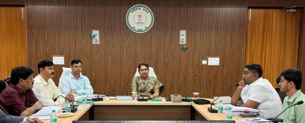 आबकारी विभाग की समीक्षा बैठक में अधिकारियों को राजस्व लक्ष्य प्राप्ति के दिए गए निर्देश