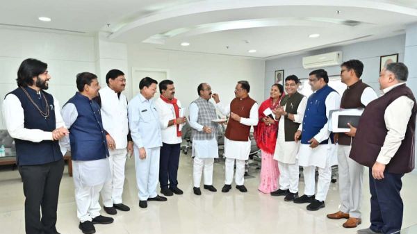 बिहार चुनाव में एनडीए के ऐतिहासिक प्रदर्शन पर जश्न में डूबा साय कैबिनेट