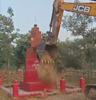 अबूझमाड़ में जवानों ने नक्सली स्मारक किया ध्वस्त