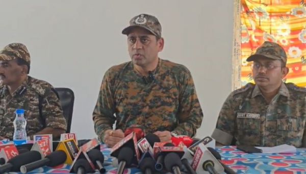 हिडमा और पत्नी समेत 6 नक्सली ढेर, इधर CCM देवजी के 9 गार्ड सहित 31 माओवादी गिरफ्तार