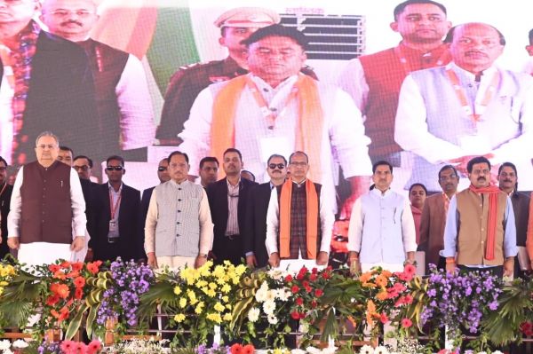 PM किसान सम्मान निधि की 21वीं किस्त जारी: छत्तीसगढ़ के 25 लाख किसानों के खातों में पहुंचे 500 करोड़, केंद्रीय मंत्री चौहान ने दी 2,225 करोड़ की ग्रामीण सड़कों की सौगात