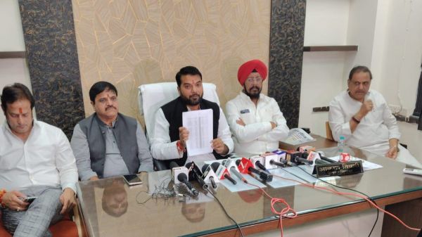 शहरी हितग्राहियों को महीनों से नहीं मिल रही PM आवास योजना की किश्त, कांग्रेस ने गड़बड़ी का लगाया आरोप