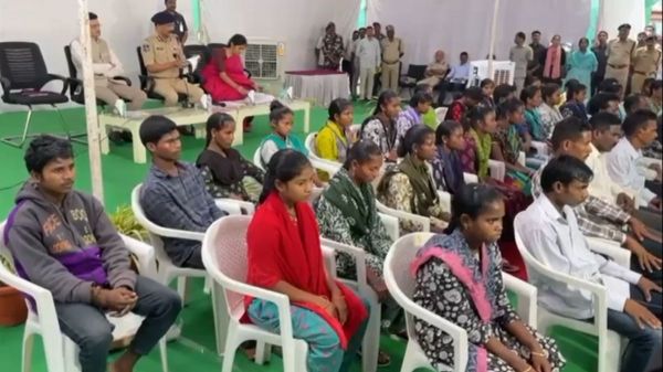 हिड़मा के करीबी एर्रा समेत 37 नक्सली मुख्यधारा में लौटे, 1.40 करोड़ का घोषित था इनाम