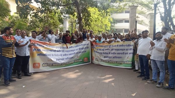 जमीन की सरकारी कीमत मार्केट रेट से भी अधिक, बिल्डरों ने नई गाइडलाइन जलाकर किया विरोध प्रदर्शन&hellip;