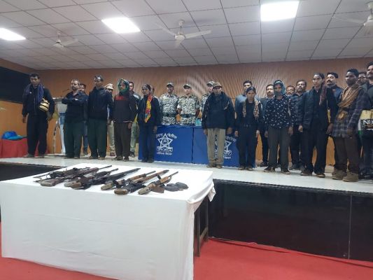 MMC स्पेशल जोनल कमेटी के प्रवक्ता अनंत ने 10 साथियों के साथ किया सरेंडर