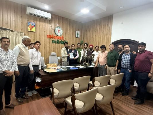 &lsquo;अचल संपत्ति शुल्क&rsquo; में सुधार के लिए चैंबर ऑफ कॉमर्स ने वित्त मंत्री से की मुलाकात