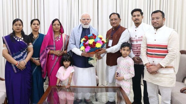 प्रधानमंत्री मोदी से सपरिवार मिले मुख्यमंत्री साय