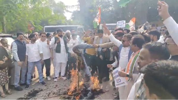 नेशनल हेराल्ड मामला: सोनिया-राहुल गांधी के खिलाफ FIR का विरोध, छत्तीसगढ़ कांग्रेस ने किया ED कार्यालय का घेराव, पुलिस बल तैनात&hellip;