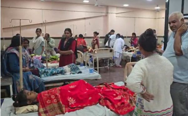 स्कूल के पास एक्सपायरी दवाइयां जलाने से छात्राओं की बिगड़ी तबीयत, 8 बच्चियां अस्पताल में भर्ती