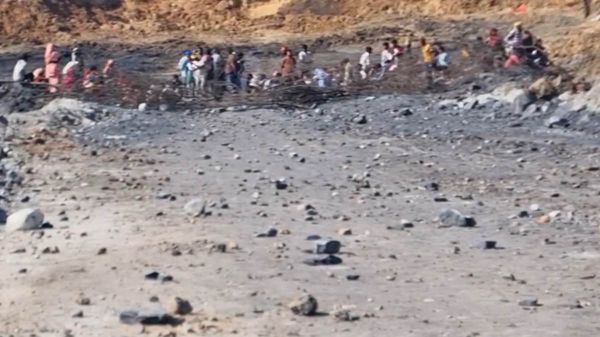 कोयला खदान के एक्सटेंशन पर बिफरे ग्रामीण, लाठी-डंडे, गुलेल, कुल्हाड़ी से पुलिस कर्मियों पर किया हमला, दर्जनों हुए घायल&hellip;