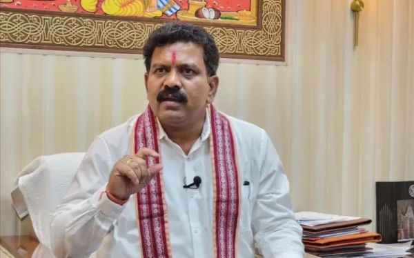 1 करोड़ के ईनामी नक्सली रामधेर समेत 12 माओवादियों ने डाला हथियार, गृह मंत्री विजय शर्मा बोले-