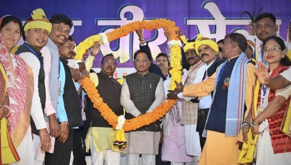 राजाराव पठार ग्राम कर्रेझर में शहीद वीर नारायण सिंह के श्रद्धांजलि सभा में शामिल हुए मुख्यमंत्री