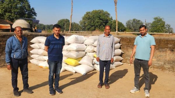 सीमा पार से आ रहे धान पर शिकंजा, दो पिकअप से भारी मात्रा में धान जब्त, इधर किसान के घर से अतिरिक्त स्टॉक पकड़ाया