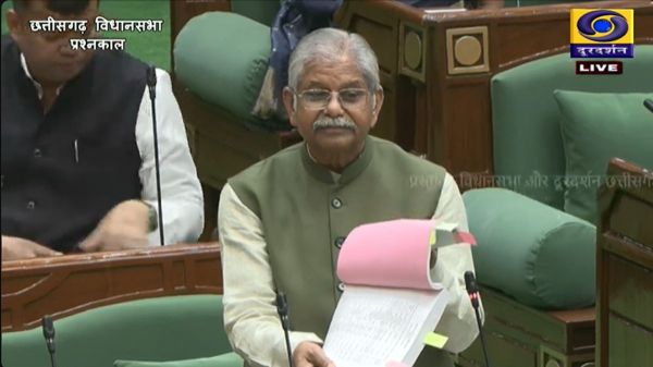 छत्तीसगढ़ विधानसभा शीतकालीन सत्र: भाजपा विधायक कौशिक ने कहा- काम नहीं कर रहे स्कूलों में लगे सैनेटरी नैपकिन-वेंडिंग मशीन