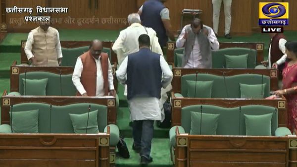 बेरोजगारी भत्ता के मुद्दे पर सदन में मचा हंगामा, मंत्री के जवाब से असंतुष्ट विपक्ष ने किया वॉकआउट