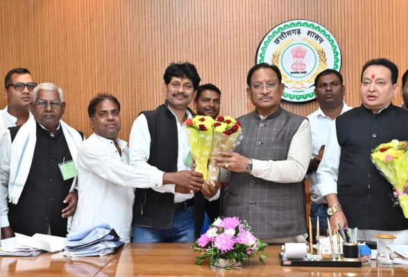 मुख्यमंत्री से सतनाम पंथ के पदाधिकारियों ने की मुलाकात