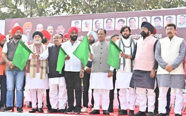 मुख्यमंत्री साय वीर बाल रैली में हुए शामिल, हरी झंडी दिखाकर किया रैली का शुभारंभ