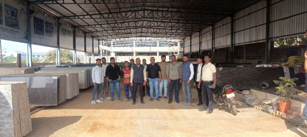 बकाया कर वसूली में नगर निगम की सख्ती, जोन-10 में 6 व्यावसायिक परिसर सील