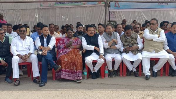 मनरेगा नियमों में बदलाव के विरोध में कांग्रेस का धरना, केंद्र सरकार पर साधा निशाना