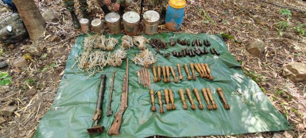 छत्तीसगढ़-ओडिशा बॉर्डर पर मिला नक्सल डंप: DGN डिवीजन के नक्सलियों ने पहाड़ी क्षेत्र में छिपा रखा था IED बनाने का सामान और बंदूक